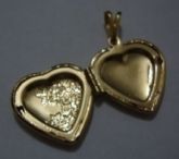 PINGENTE FOLHEADO A OURO 18K COM PORTA FOTO OPI0190